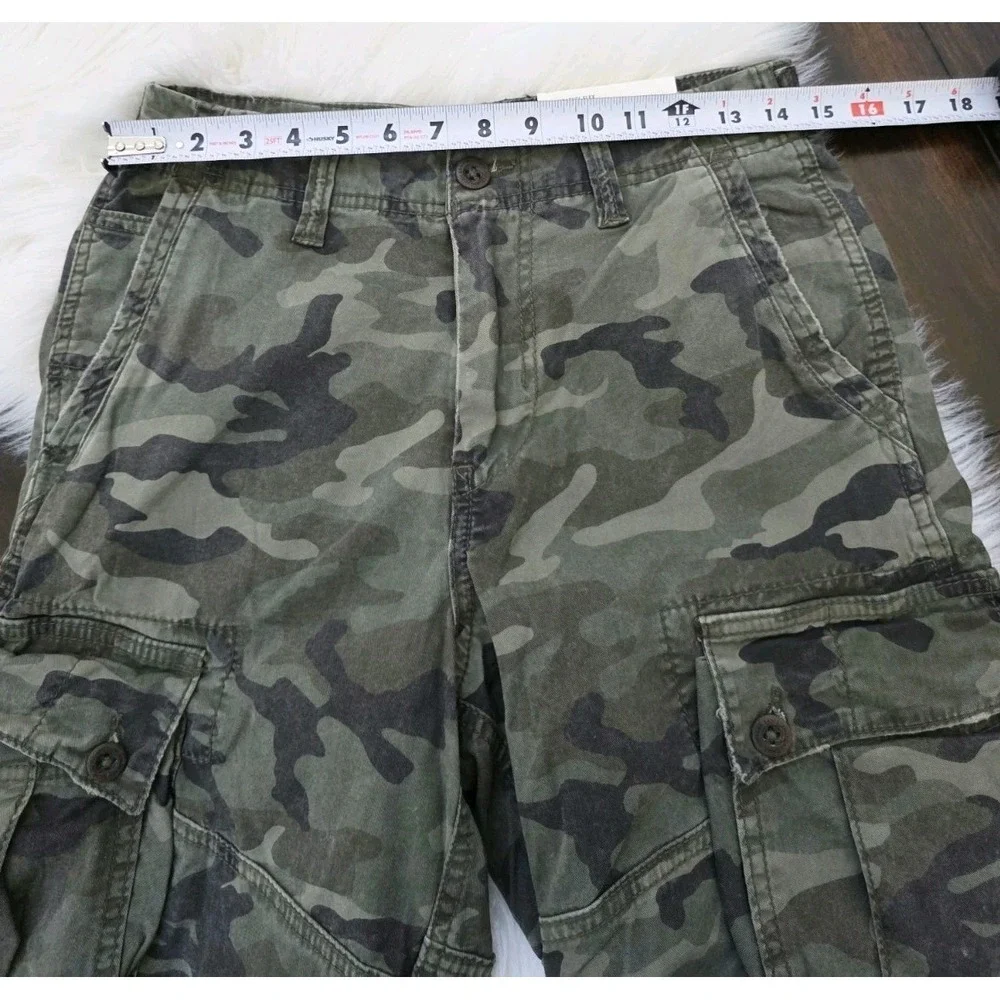 American Eagle Camo Cargo Shorts Men's Size 28 Classic Fit Distressed 10